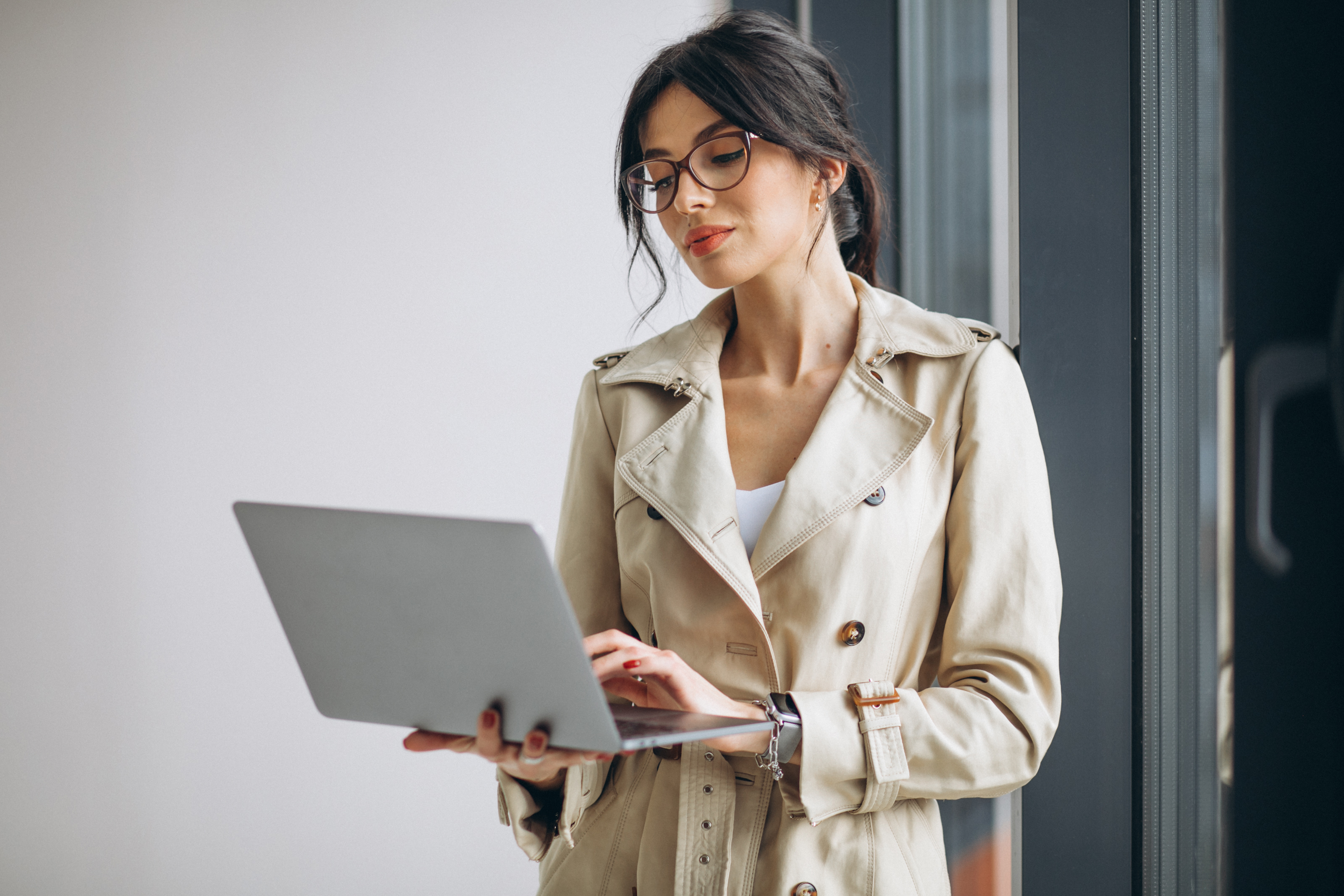 Business woman with laptop